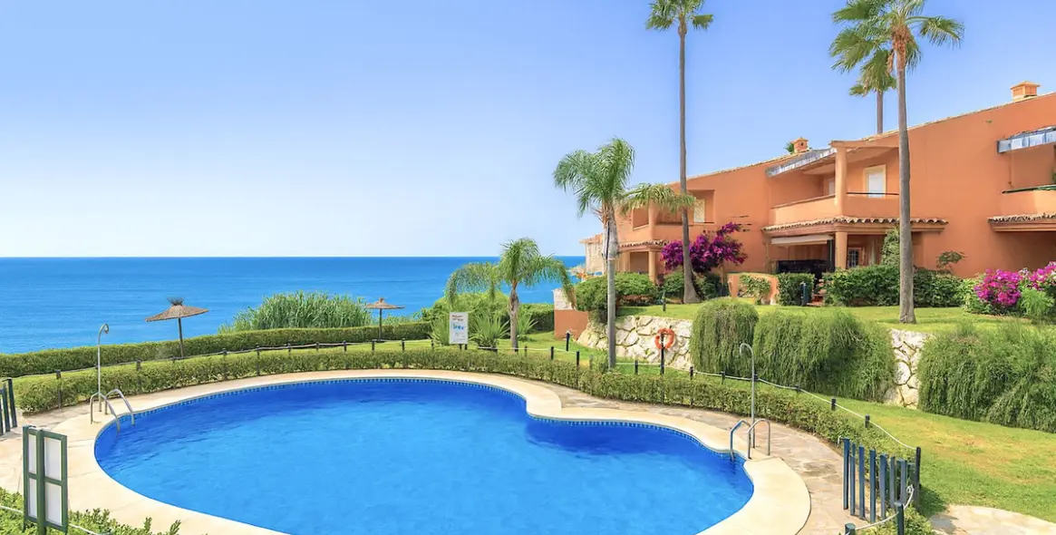 Sale of townhouse in Estepona 1