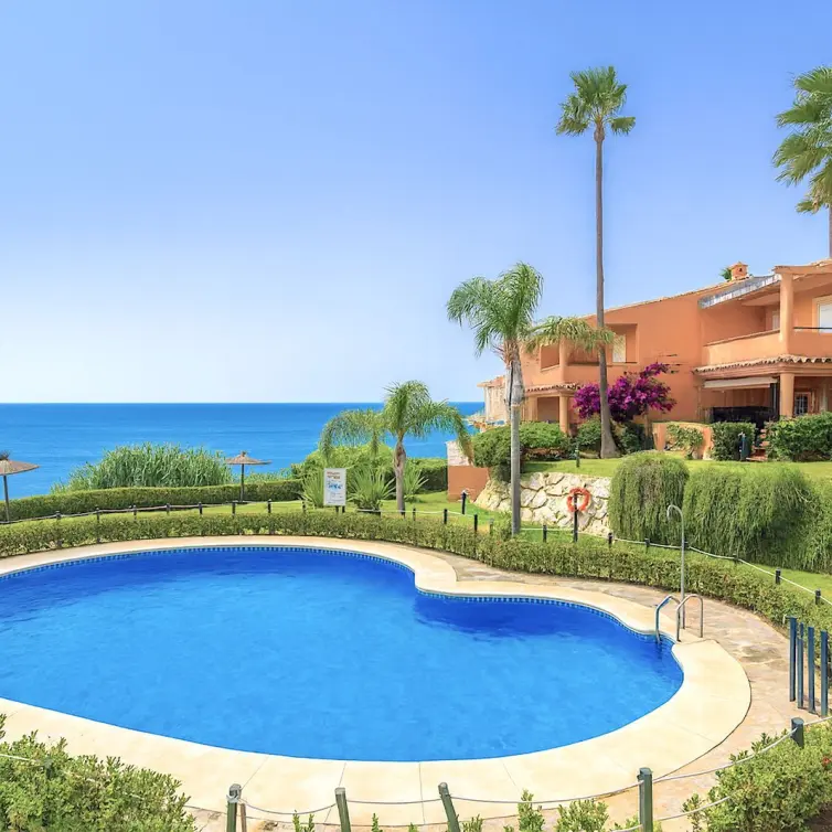 Sale of townhouse in Estepona