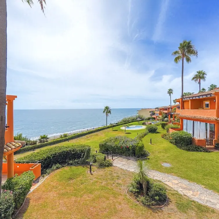 Sale of townhouse in Estepona