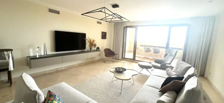 Venta de apartamento en planta media en El Paraiso 1