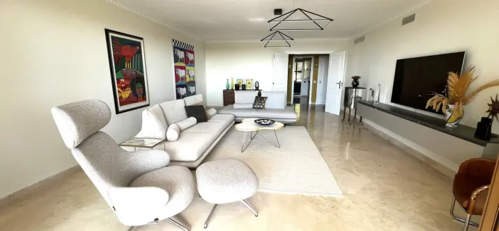 Venta de apartamento en planta media en El Paraiso 2