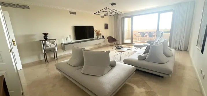 Venta de apartamento en planta media en El Paraiso 3