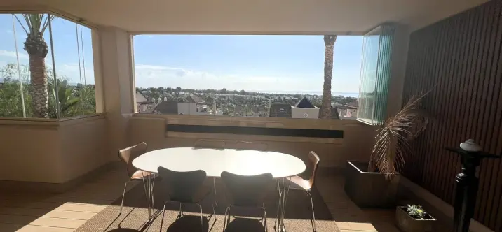 Venta de apartamento en planta media en El Paraiso 4