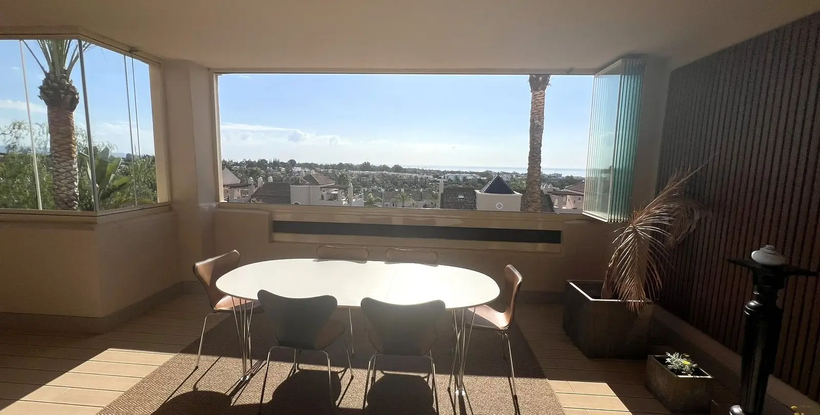 Sale of middle floor apartment in El Paraiso 5