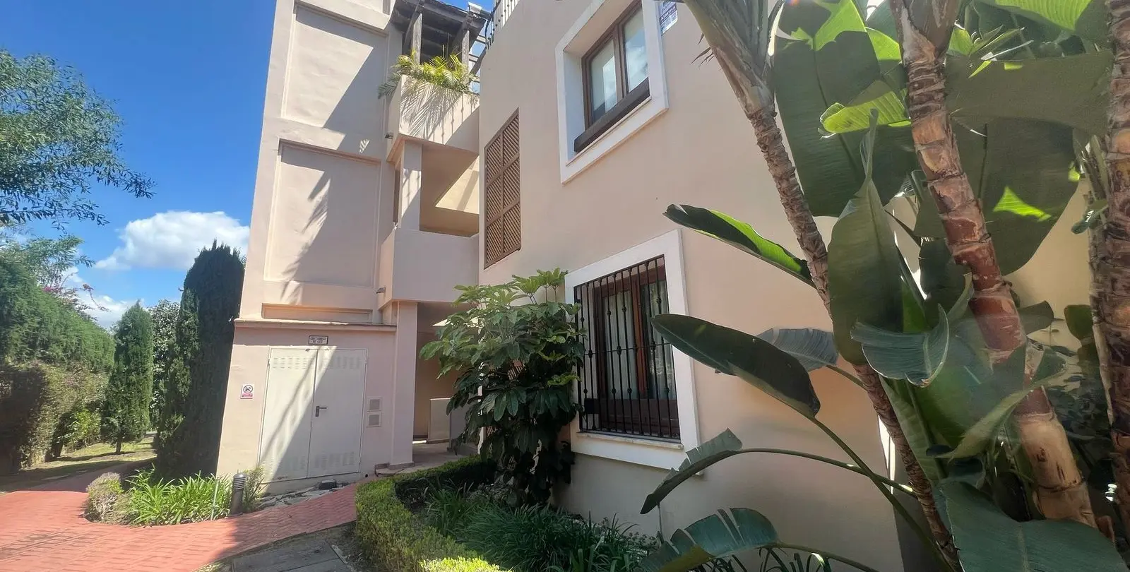Sale of middle floor apartment in El Paraiso 19