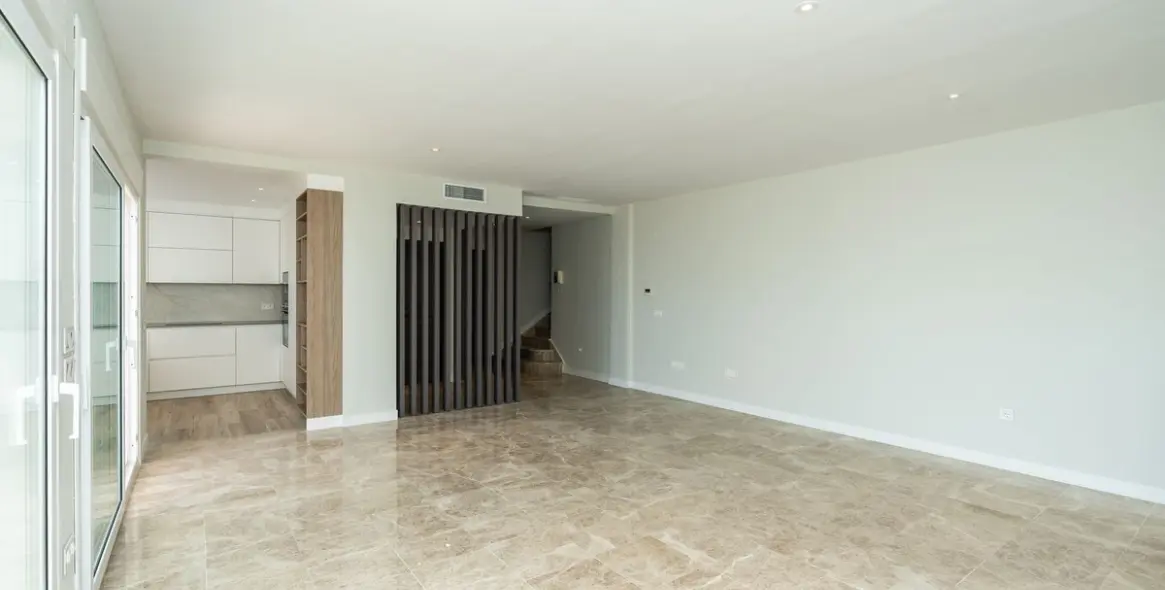 Sale of duplex in Santa Clara 3