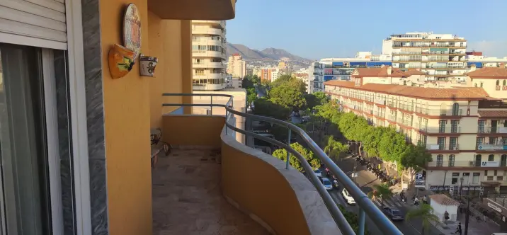 Sale of middle floor apartment in Fuengirola 1