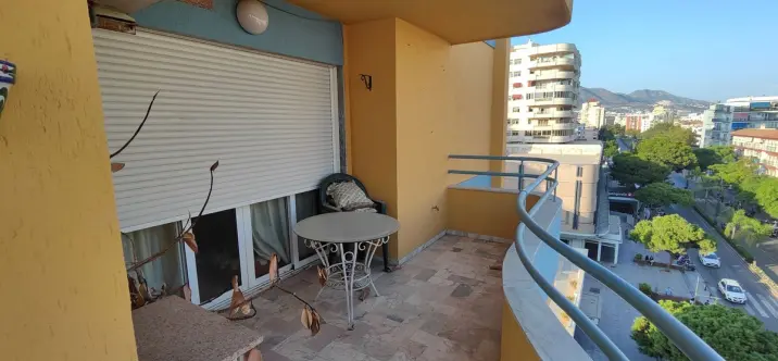Sale of middle floor apartment in Fuengirola 2