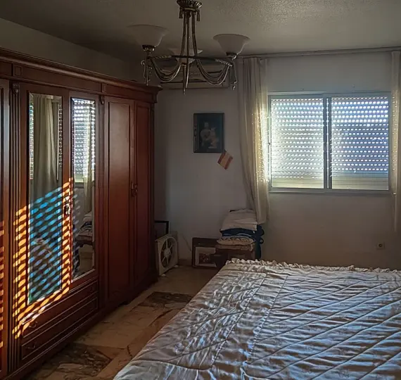 Sale of middle floor apartment in Fuengirola