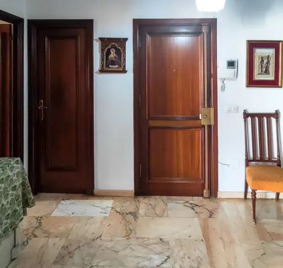 Sale of middle floor apartment in Fuengirola