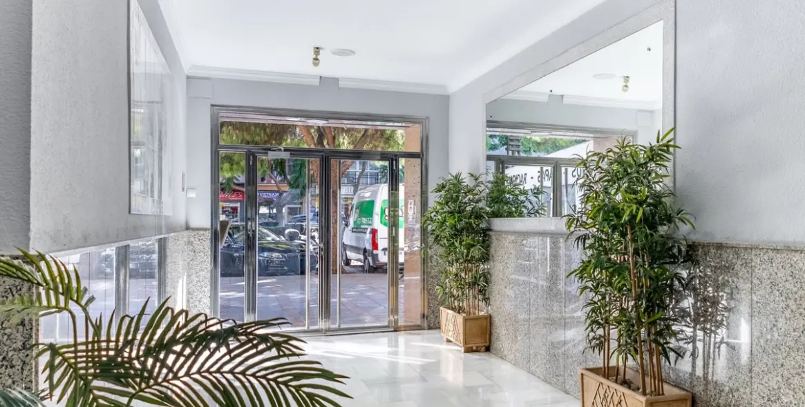 Venta de apartamento en planta media en Fuengirola 2
