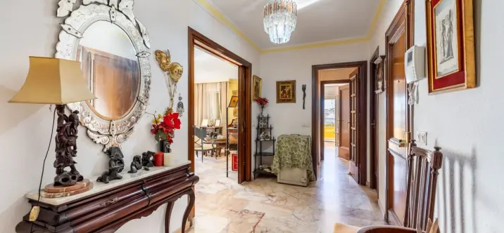 Sale of middle floor apartment in Fuengirola 2