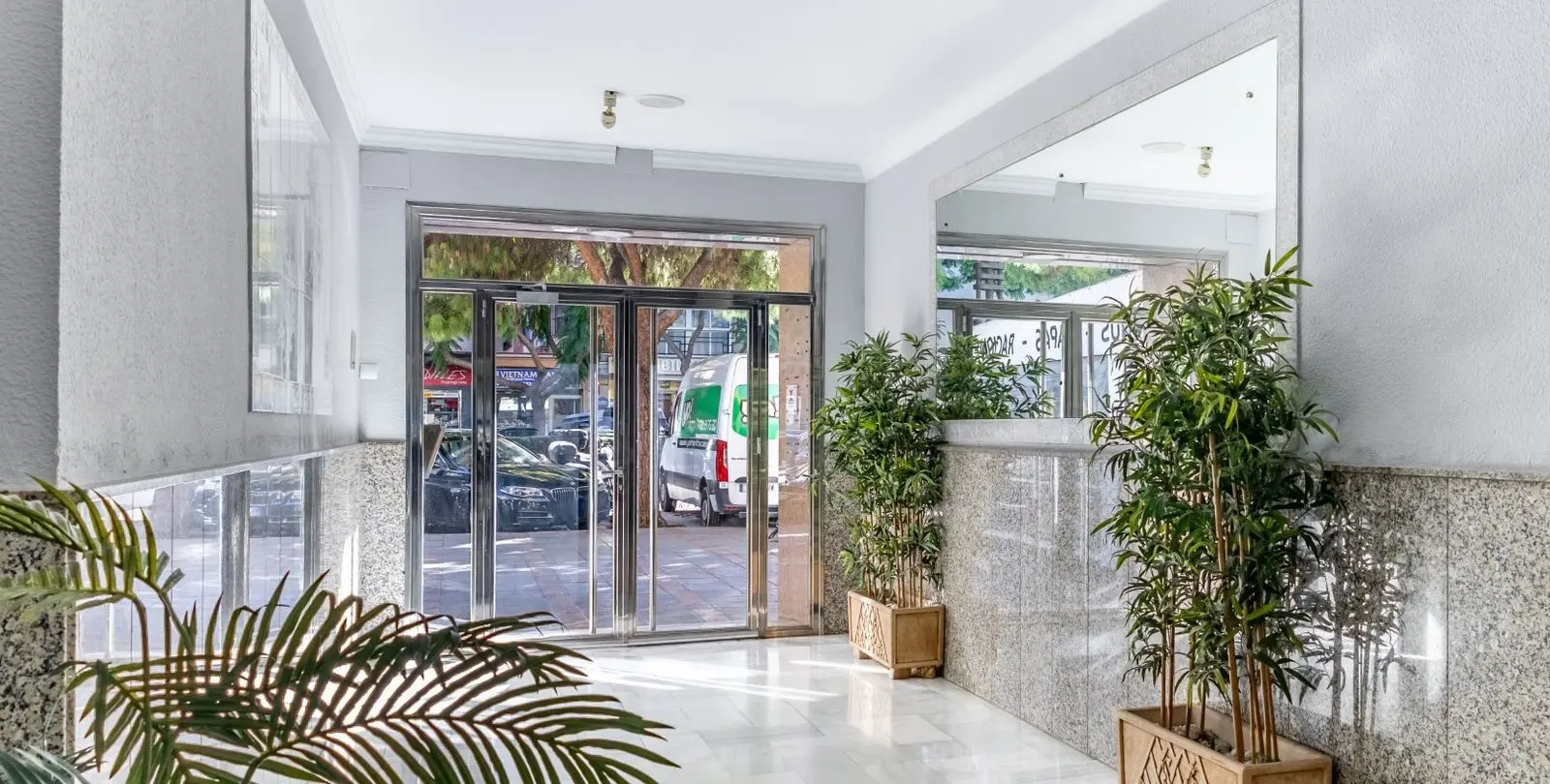 Sale of middle floor apartment in Fuengirola 2