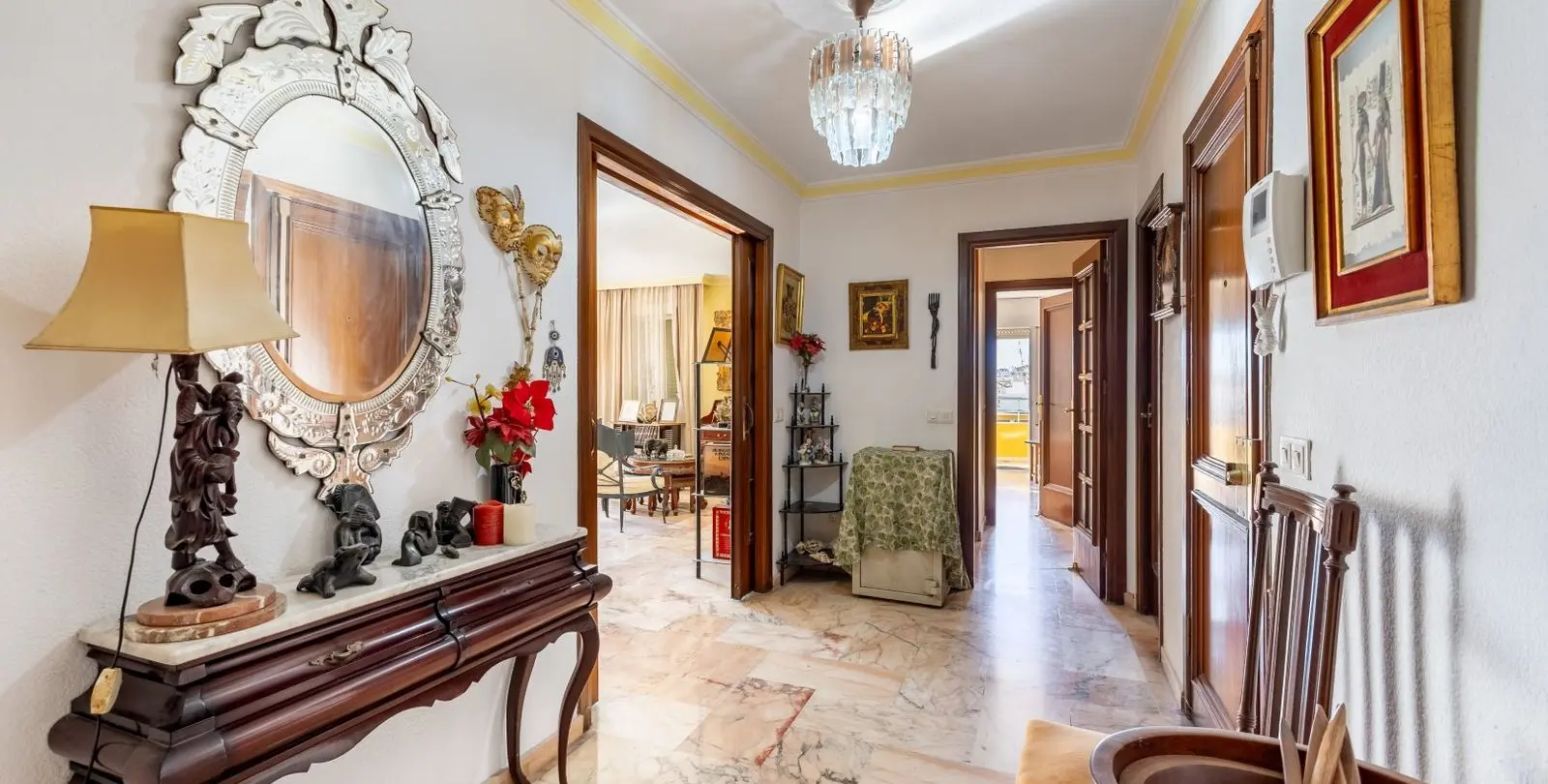 Sale of middle floor apartment in Fuengirola 3