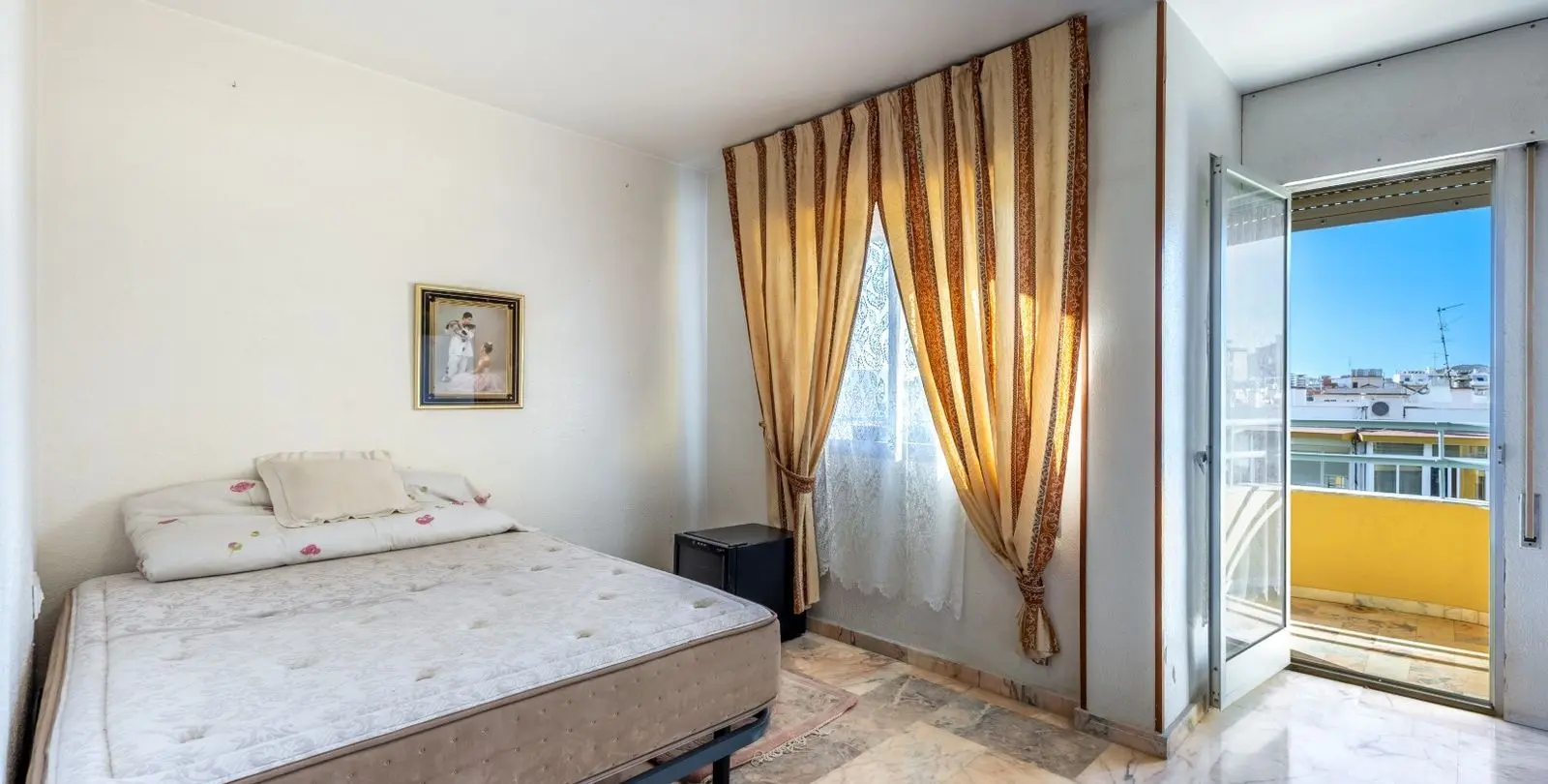 Sale of middle floor apartment in Fuengirola 8