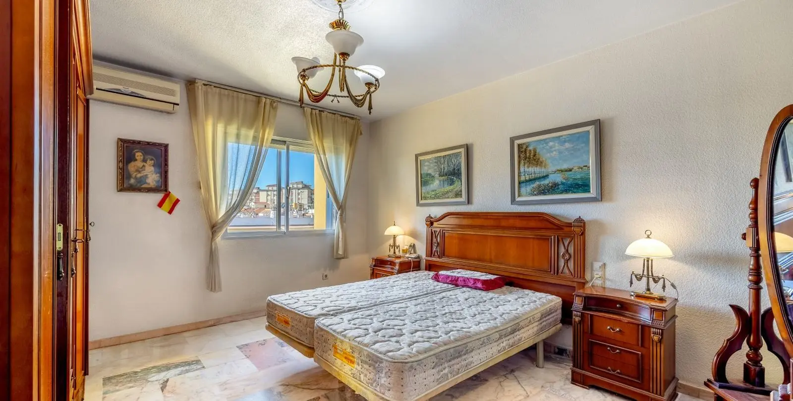 Sale of middle floor apartment in Fuengirola 10