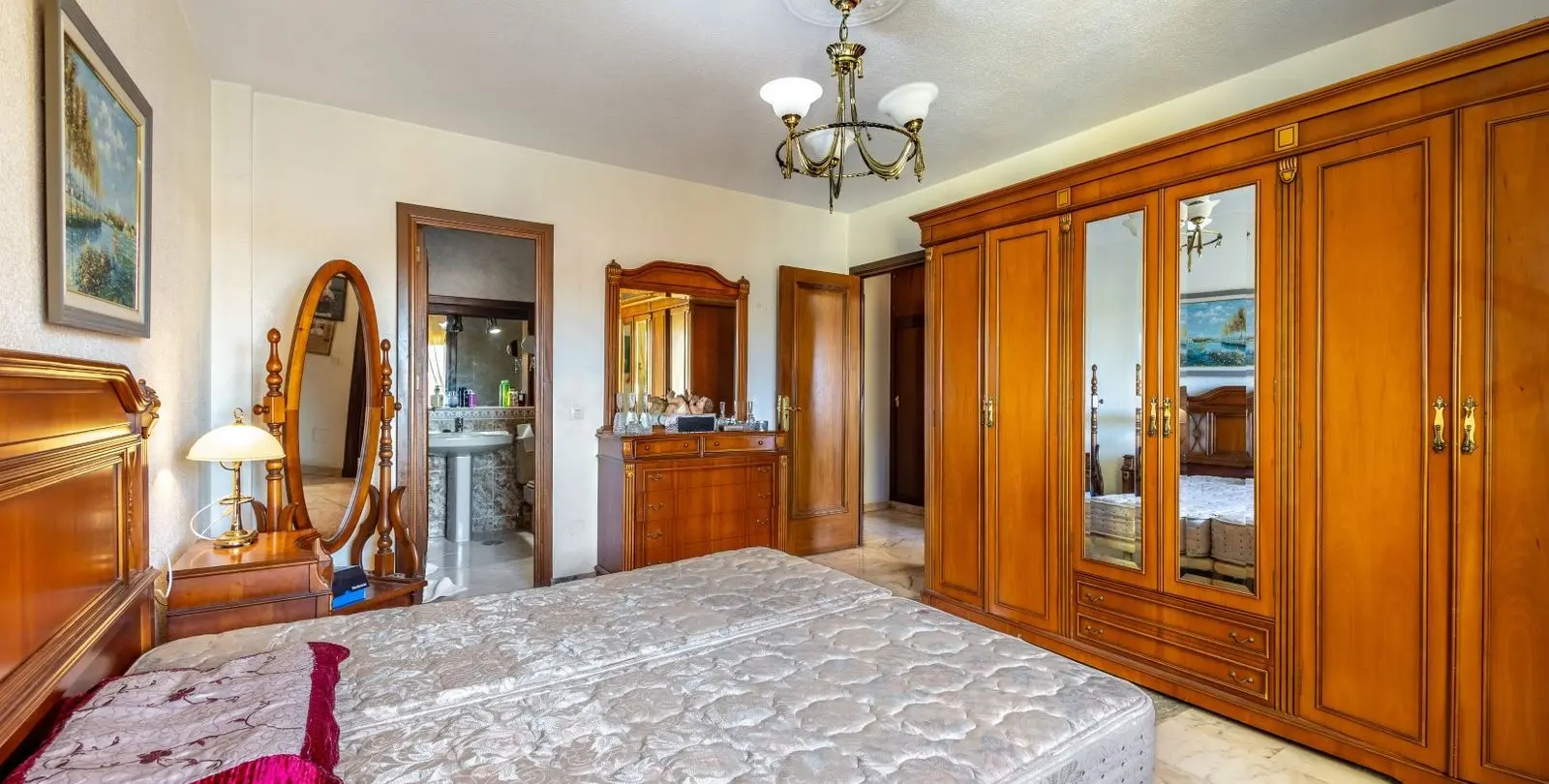 Sale of middle floor apartment in Fuengirola 11