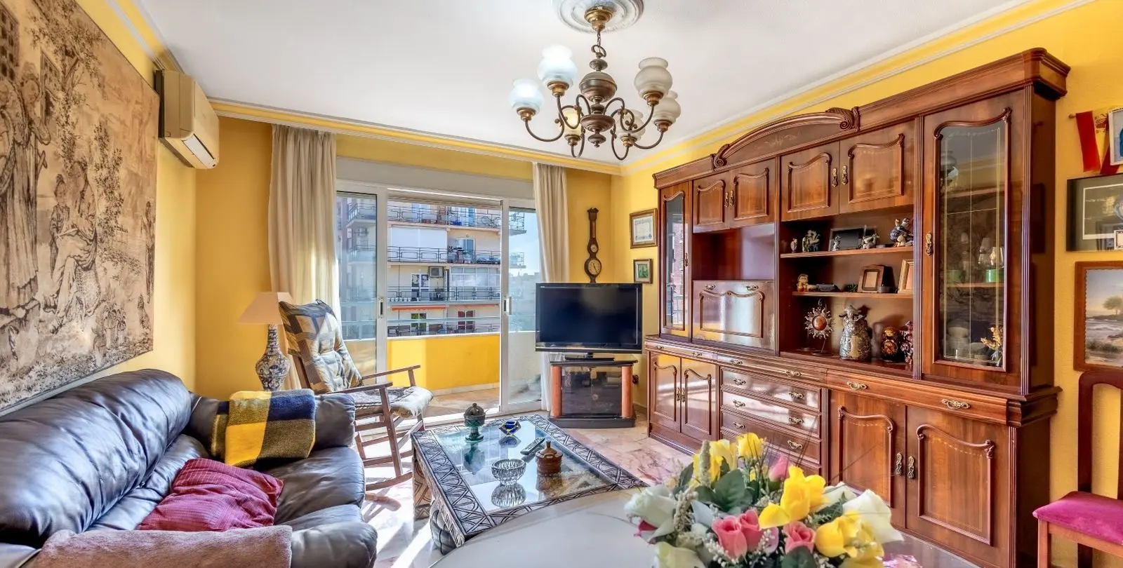 Sale of middle floor apartment in Fuengirola 12