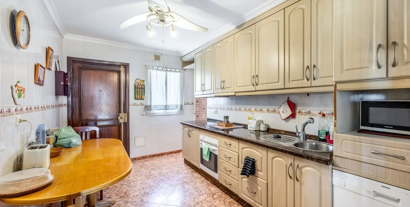 Sale of middle floor apartment in Fuengirola 15
