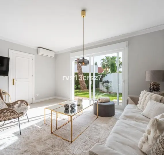 Продажа апартаментов на первом этаже в Nueva Andalucía