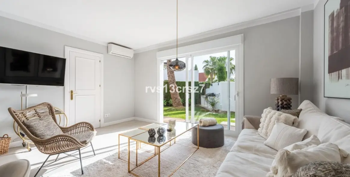Sale of ground floor apartment in Nueva Andalucía 1