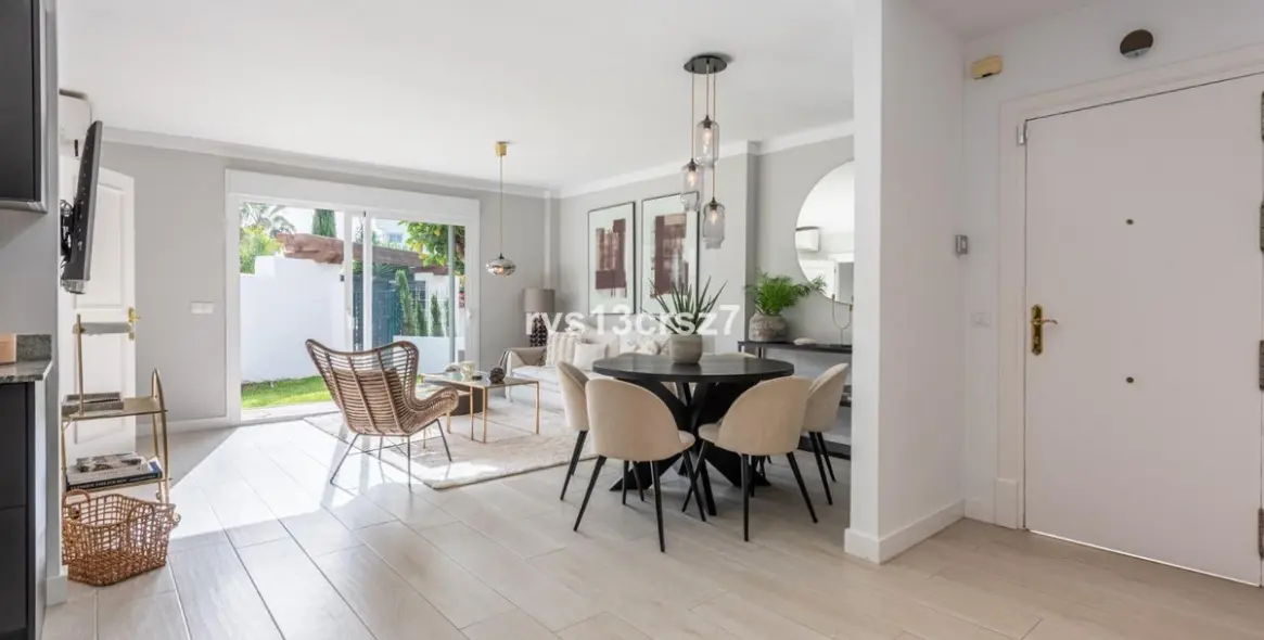 Sale of ground floor apartment in Nueva Andalucía 6