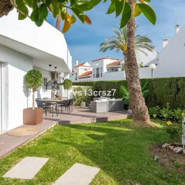 Продажа апартаментов на первом этаже в Nueva Andalucía