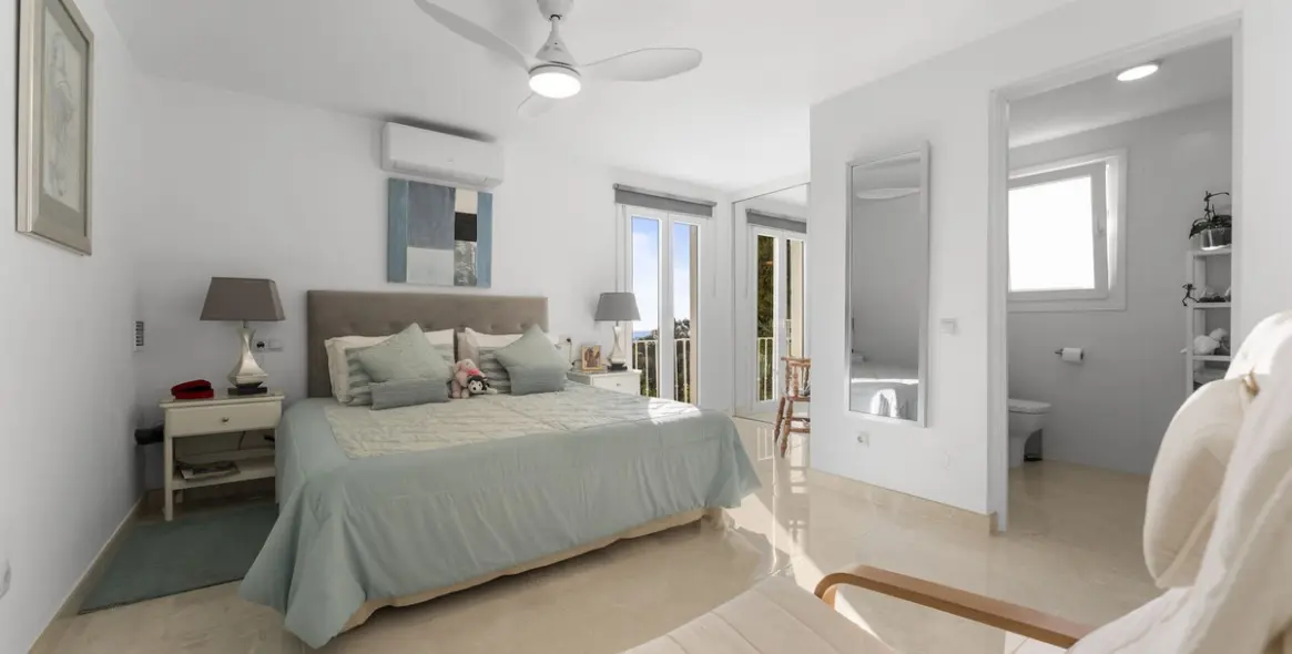 Sale of detached villa in Mijas 16