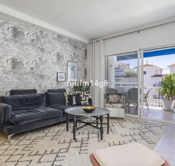 Апартаменты на среднем этаже R5230531