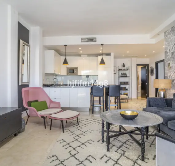 Апартаменты на среднем этаже R5230531