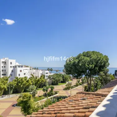 Sale of middle floor apartment in Puerto Banús