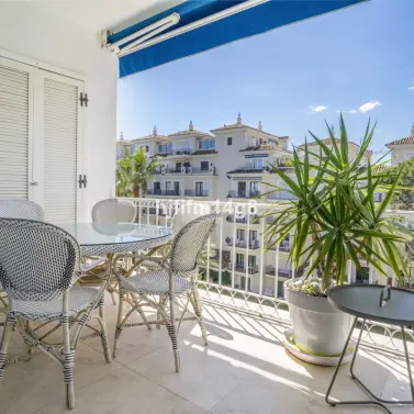 Sale of middle floor apartment in Puerto Banús