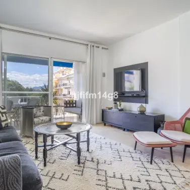 Sale of middle floor apartment in Puerto Banús