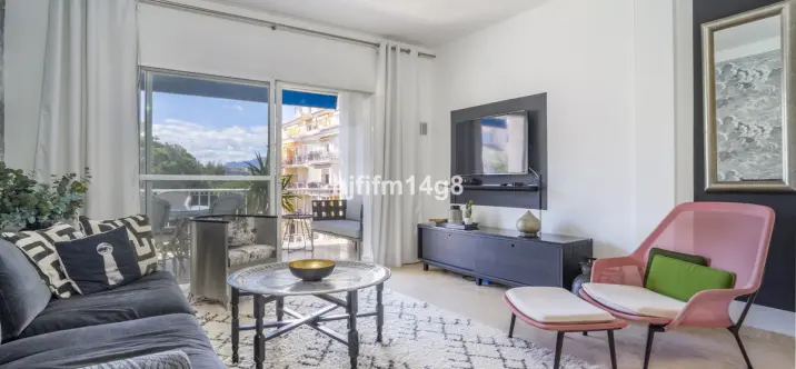 Sale of middle floor apartment in Puerto Banús 3