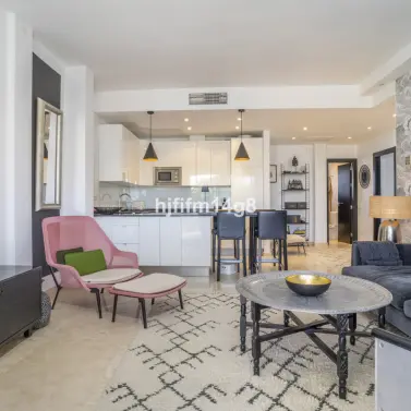 Sale of middle floor apartment in Puerto Banús