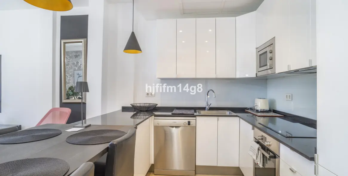 Sale of middle floor apartment in Puerto Banús 8