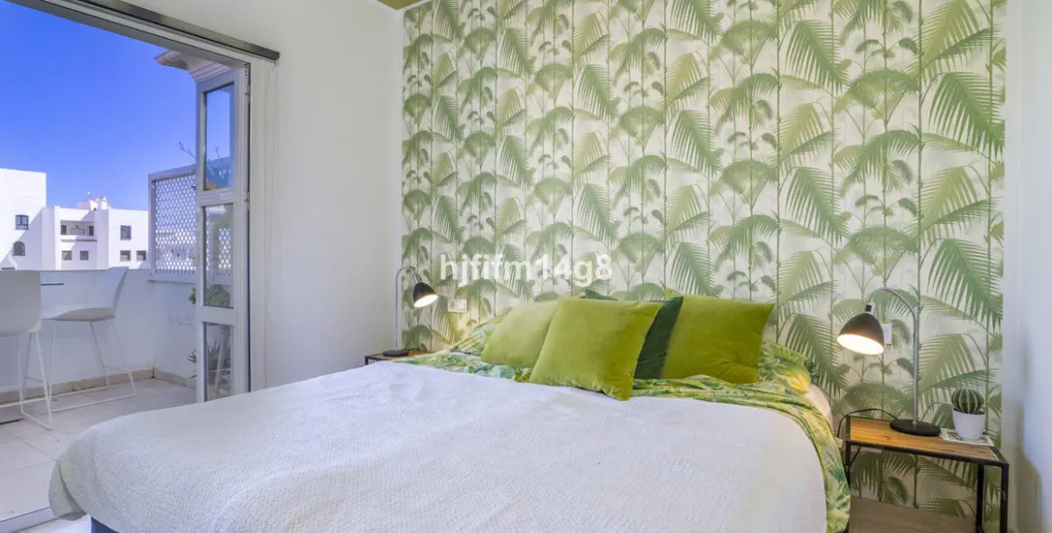 Sale of middle floor apartment in Puerto Banús 12