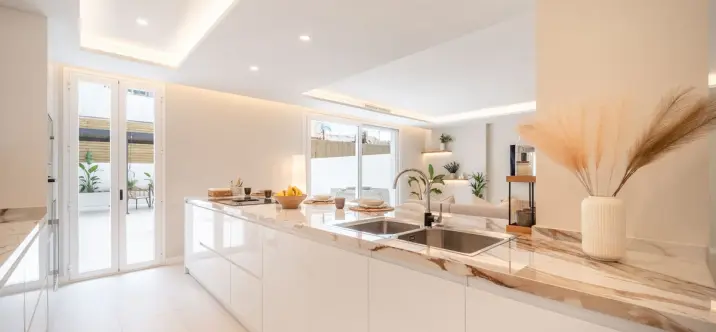 Продажа апартаментов на первом этаже в Nueva Andalucía 2