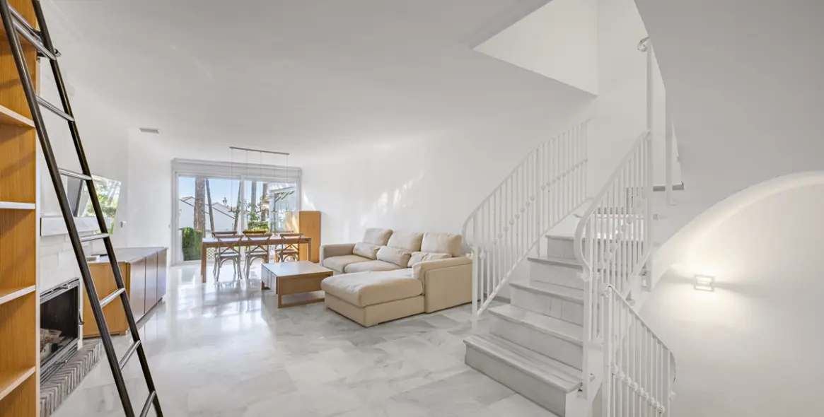 Sale of townhouse in The Golden Mile 2