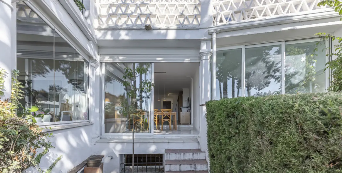 Sale of townhouse in The Golden Mile 3