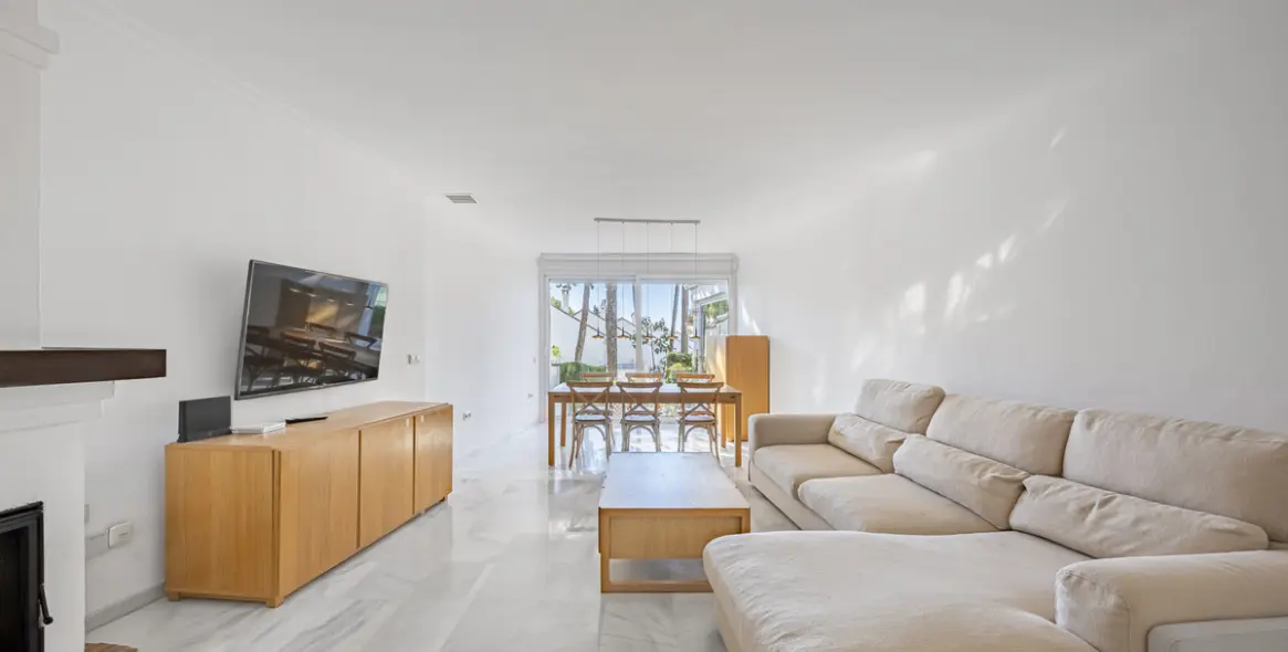 Sale of townhouse in The Golden Mile 4