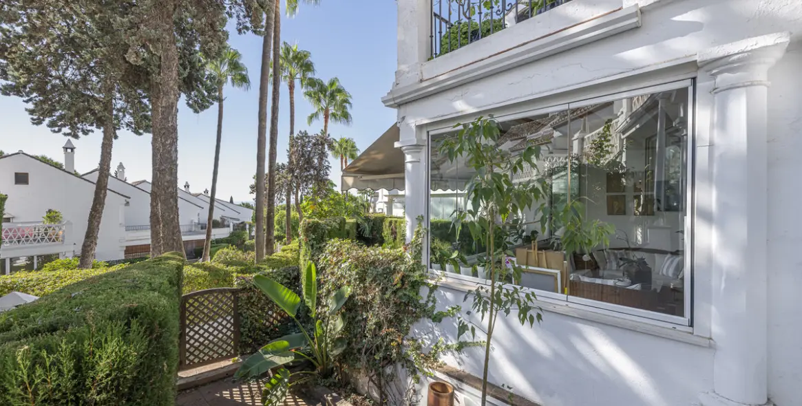 Sale of townhouse in The Golden Mile 5