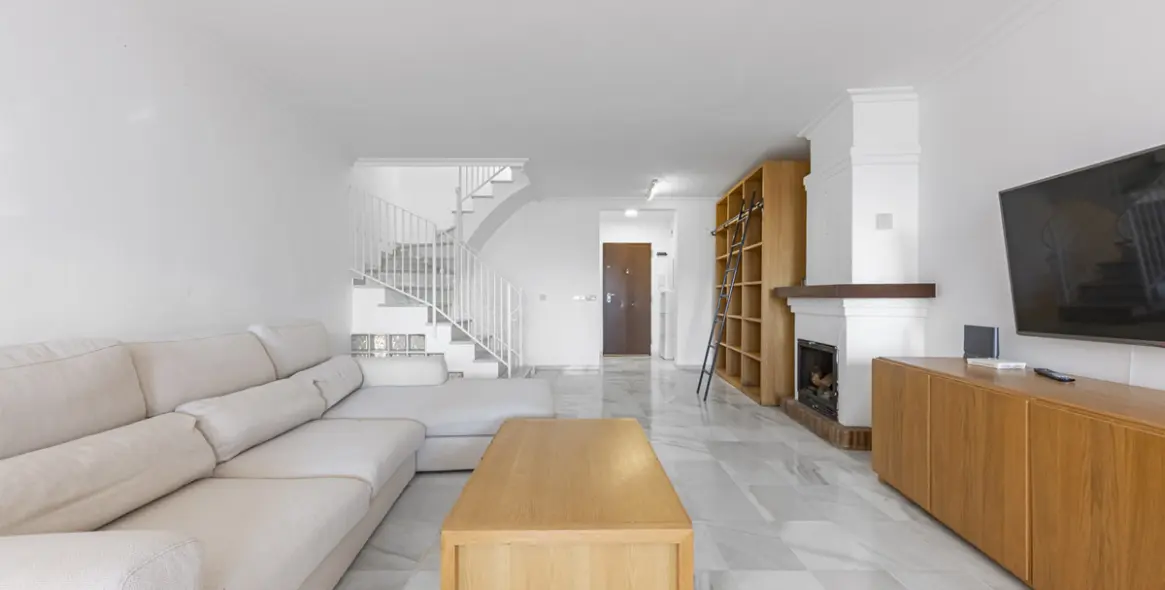 Sale of townhouse in The Golden Mile 8