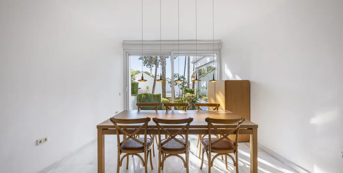 Sale of townhouse in The Golden Mile 9