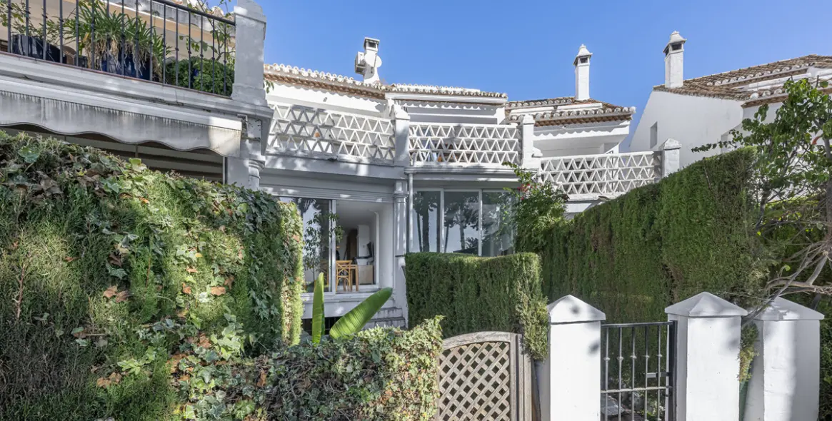 Sale of townhouse in The Golden Mile 10