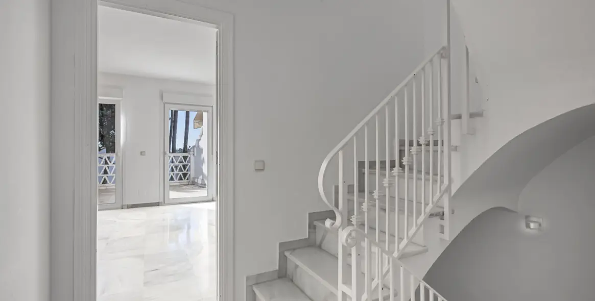 Sale of townhouse in The Golden Mile 15