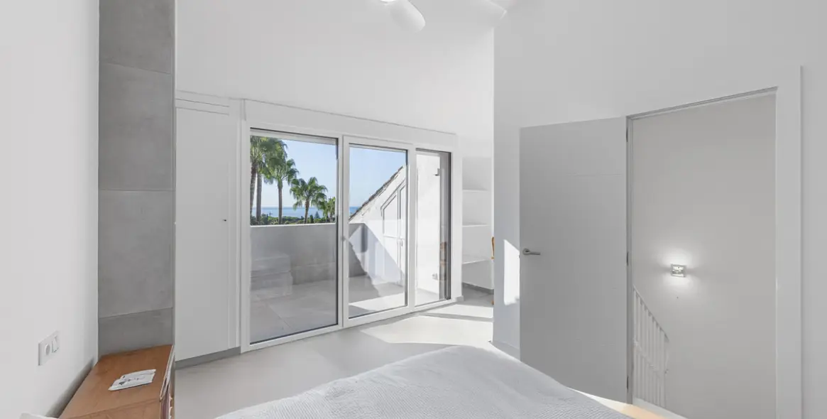 Sale of townhouse in The Golden Mile 17