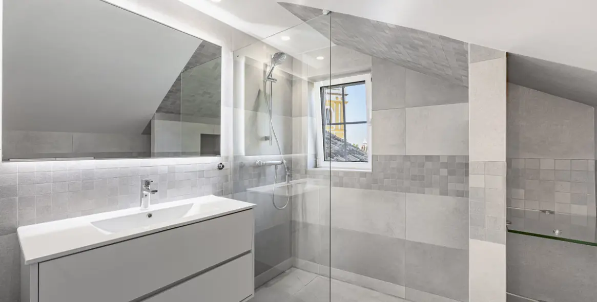 Sale of townhouse in The Golden Mile 19