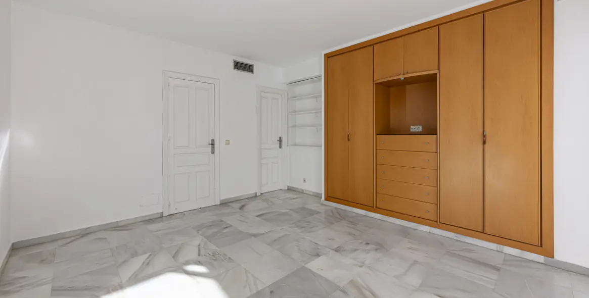 Sale of townhouse in The Golden Mile 20