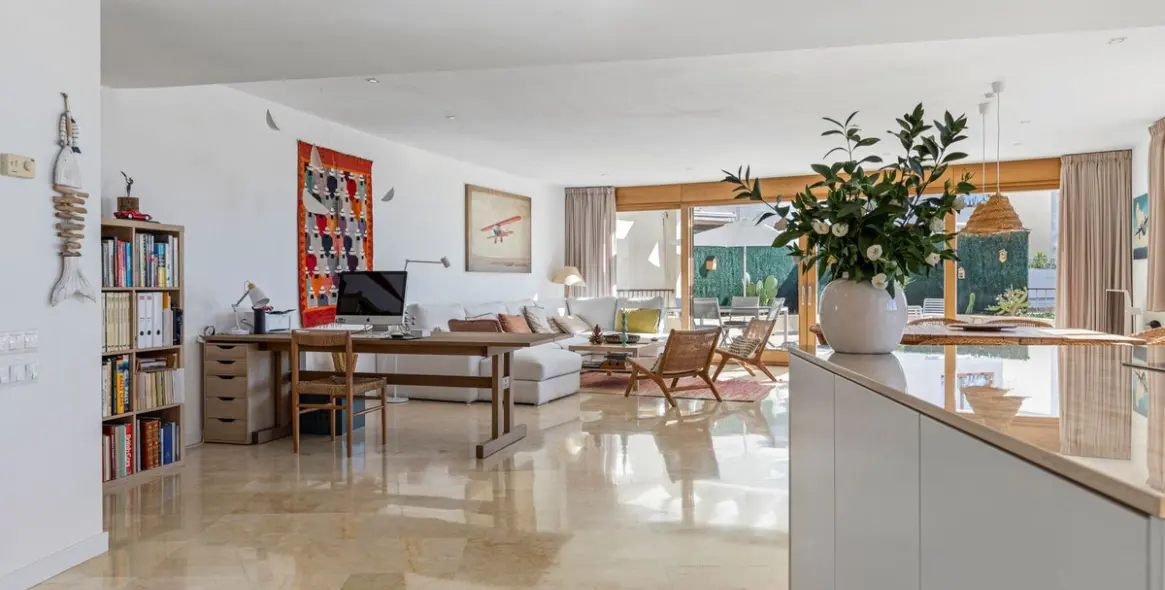 Продажа двухуровневого пентхауса в Altos de los Monteros 4